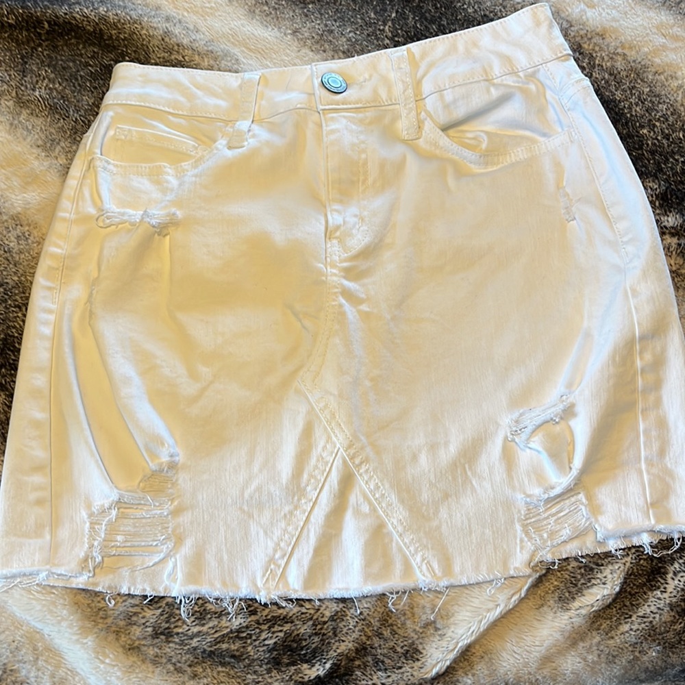 Soho miniskirt. Size 3. White. Never worn but no tags!